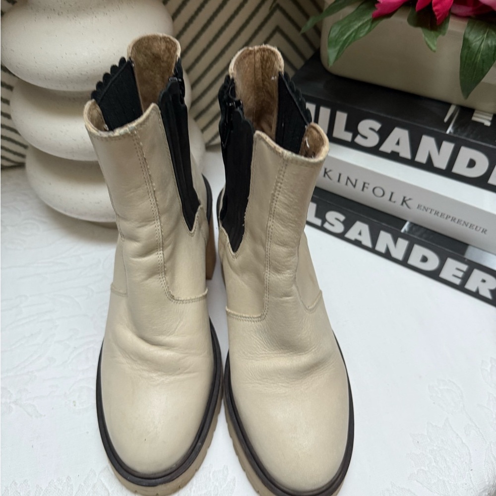 Free People Cream and Black Heeled Chelsea Boots - Picture 7 of 11